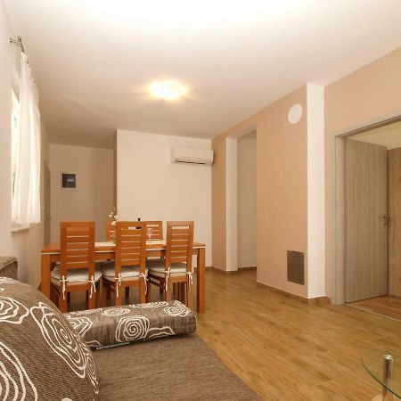 4 Stars Apartments-Pikula Fažana Exterior foto