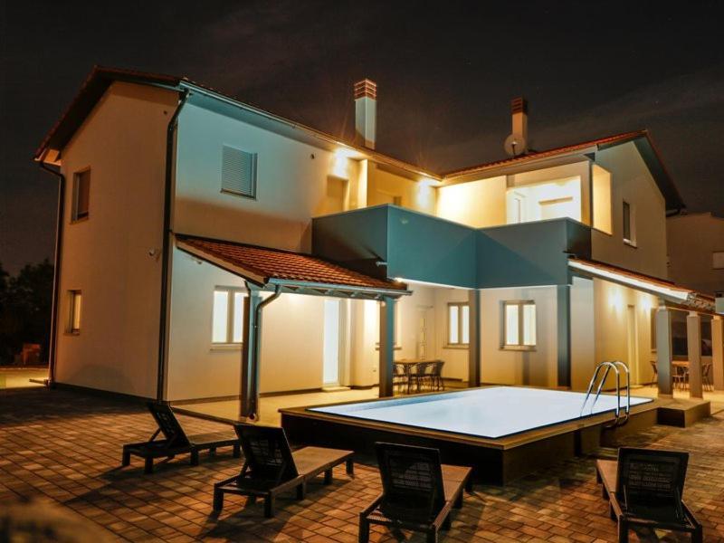 4 Stars Apartments-Pikula Fažana Exterior foto