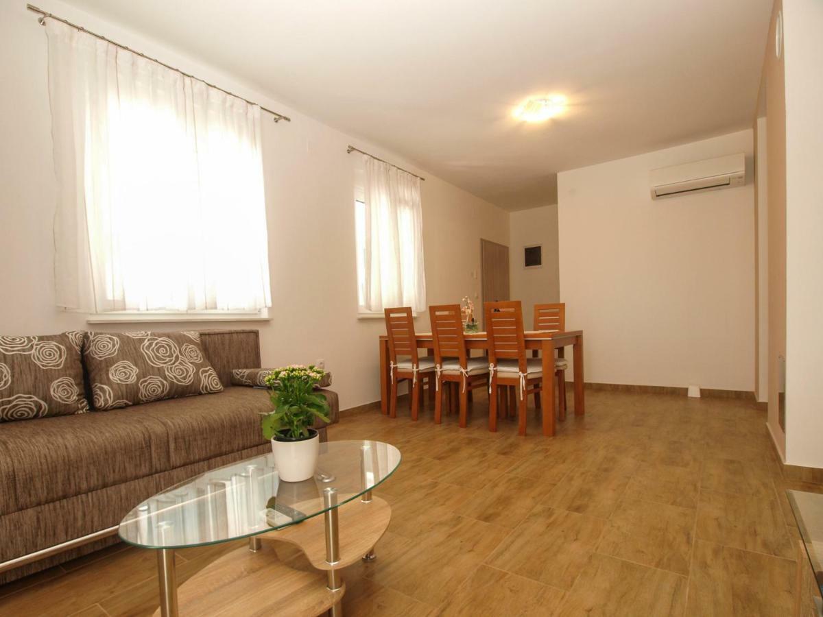 4 Stars Apartments-Pikula Fažana Exterior foto