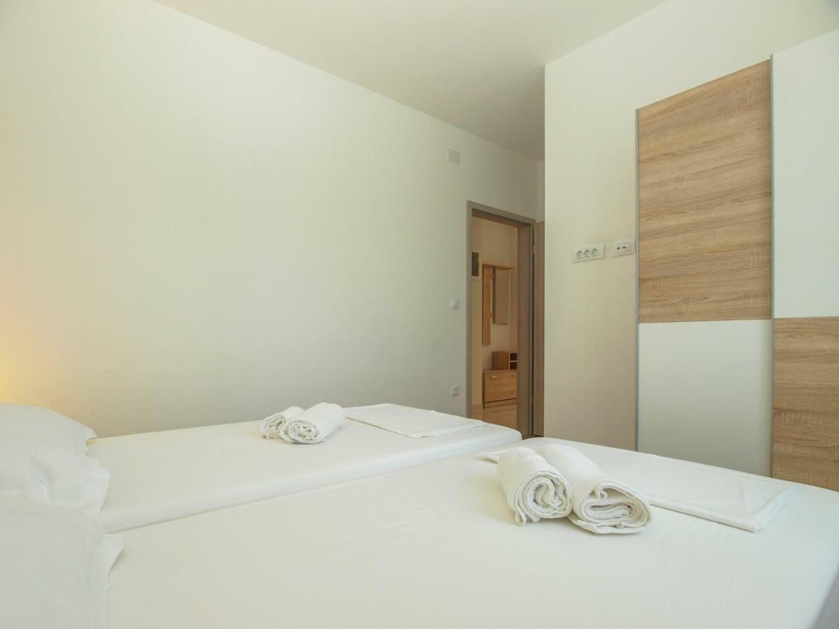 4 Stars Apartments-Pikula Fažana Exterior foto