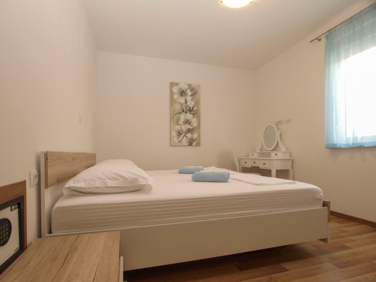 4 Stars Apartments-Pikula Fažana Exterior foto