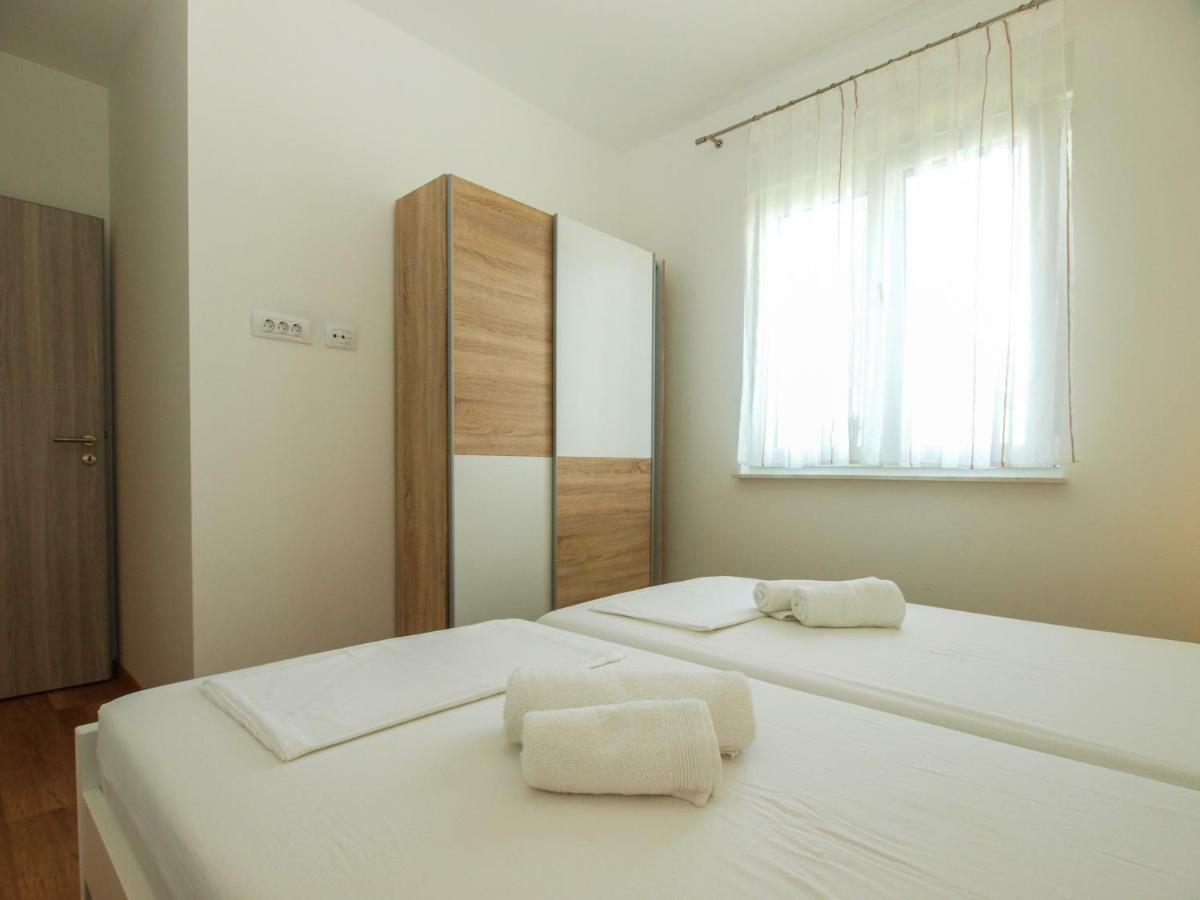 4 Stars Apartments-Pikula Fažana Exterior foto