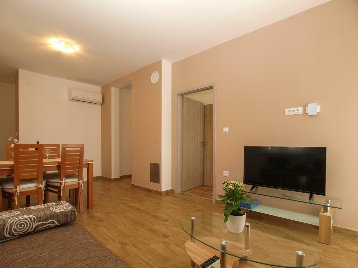 4 Stars Apartments-Pikula Fažana Exterior foto
