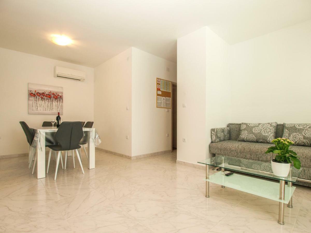 4 Stars Apartments-Pikula Fažana Exterior foto