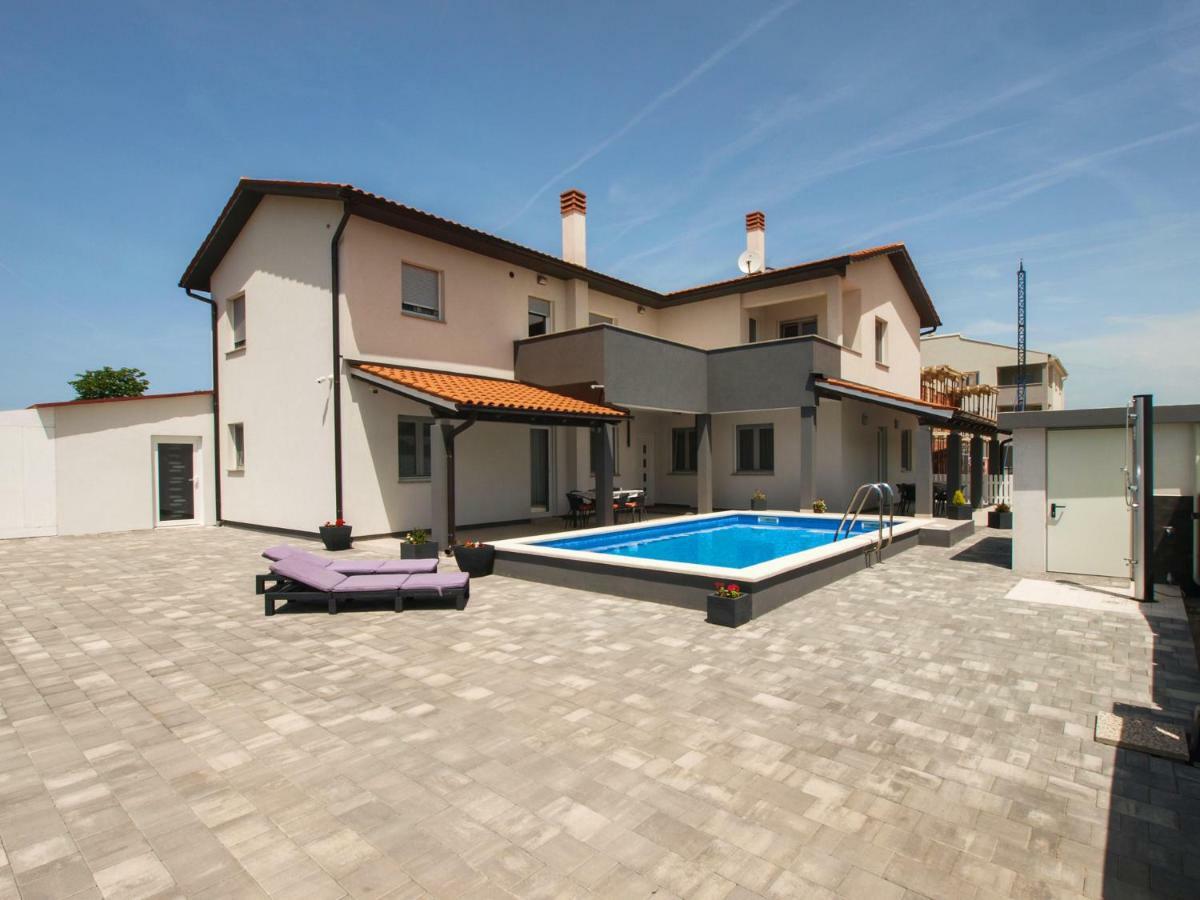 4 Stars Apartments-Pikula Fažana Exterior foto