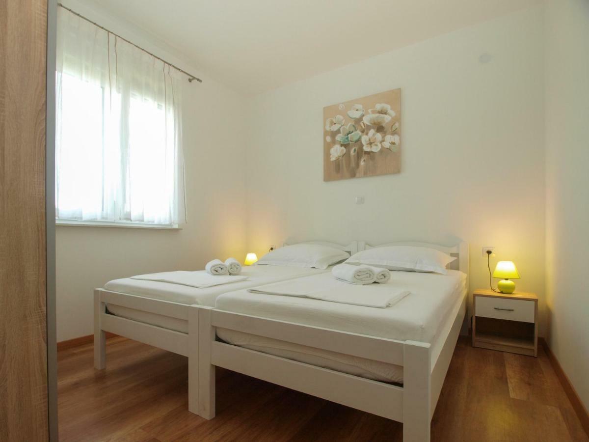 4 Stars Apartments-Pikula Fažana Exterior foto