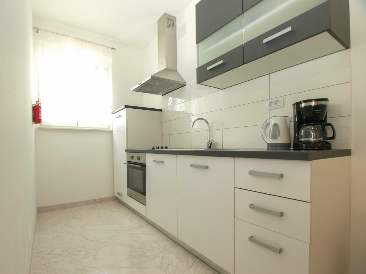 4 Stars Apartments-Pikula Fažana Exterior foto