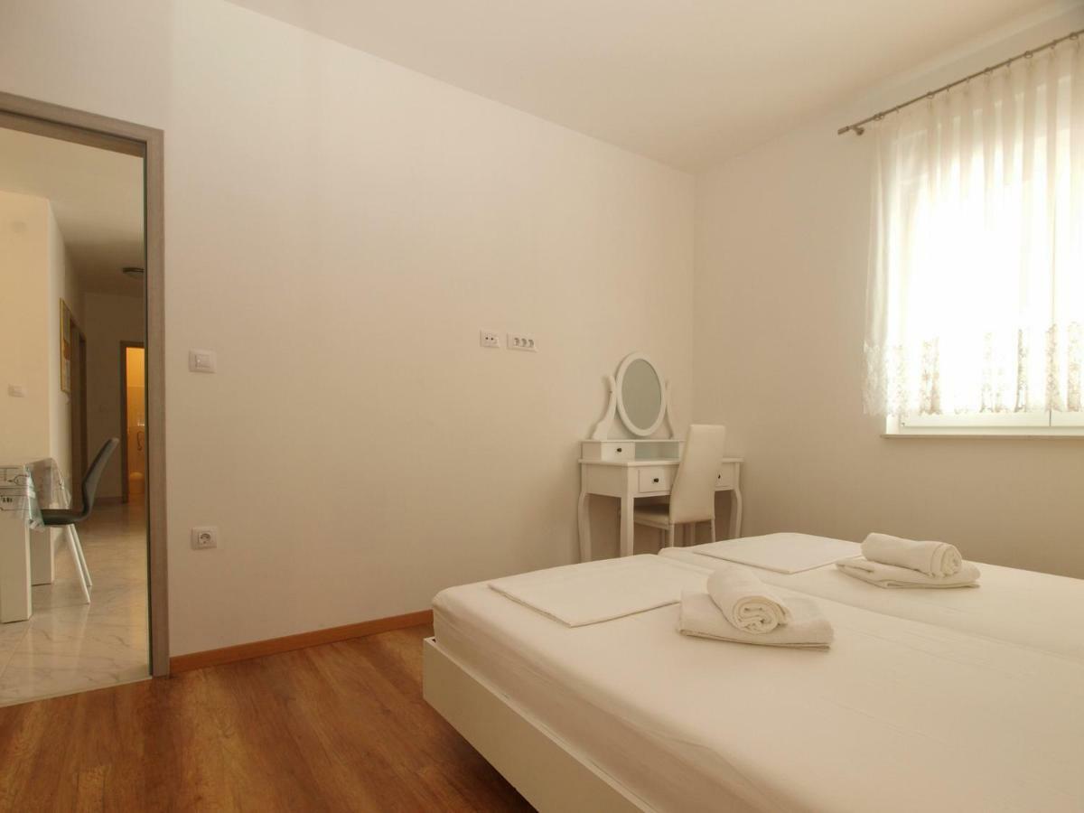 4 Stars Apartments-Pikula Fažana Exterior foto