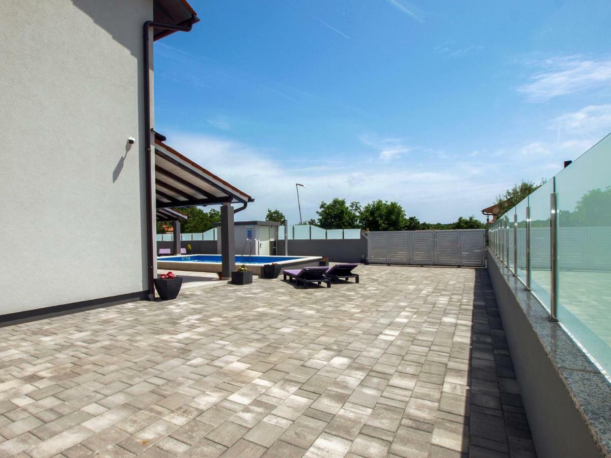 4 Stars Apartments-Pikula Fažana Exterior foto