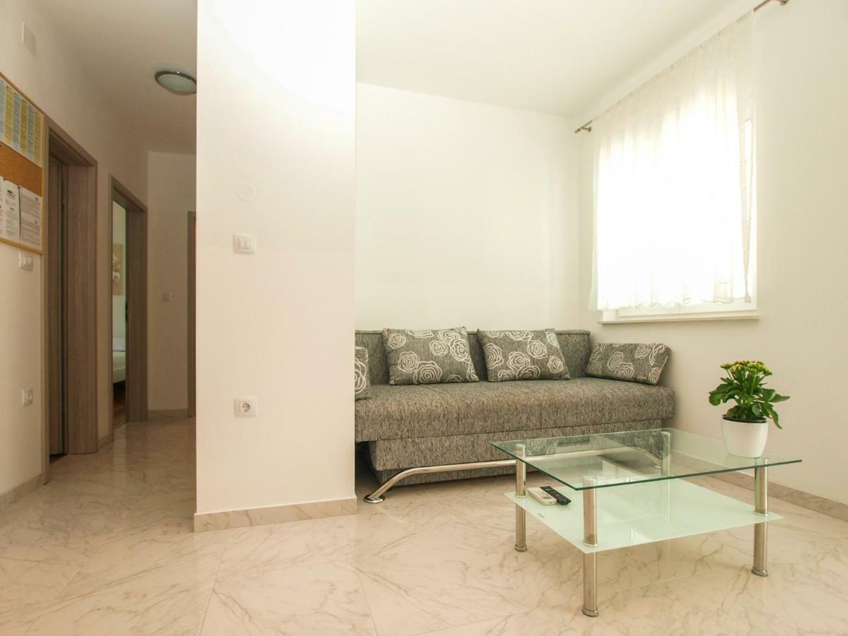 4 Stars Apartments-Pikula Fažana Exterior foto