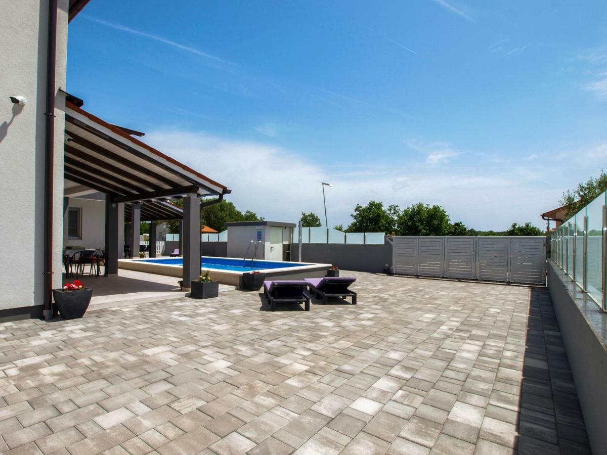 4 Stars Apartments-Pikula Fažana Exterior foto