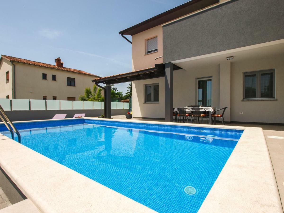 4 Stars Apartments-Pikula Fažana Exterior foto